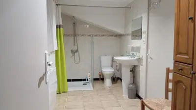 Salle de bains dans l'établissement Chez Flo