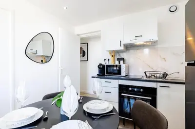 Cuisine ou kitchenette dans l'établissement Le Cocon - parking privé