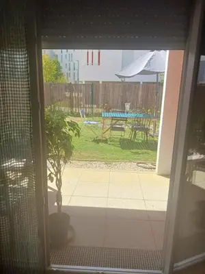 Jardin de l'établissement 3 pièces proche centre ville
