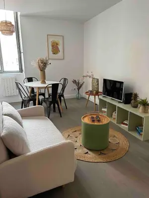 Télévision ou salle de divertissement dans l'établissement Joli petit appartement plein centre