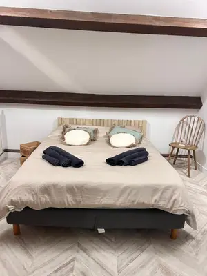 Un ou plusieurs lits dans un hébergement de l'établissement Maison aux portes de Dijon à la campagne