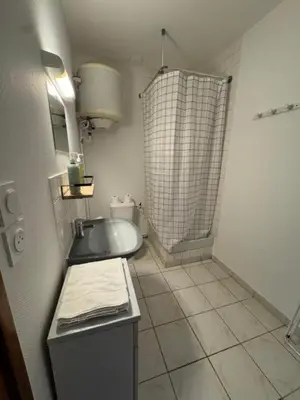 Salle de bains dans l'établissement Studio Le Verdun et La République