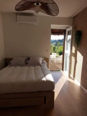 Un ou plusieurs lits dans un hébergement de l'établissement La Maison des Vignes à 5 minutes de l A6 & Macon
