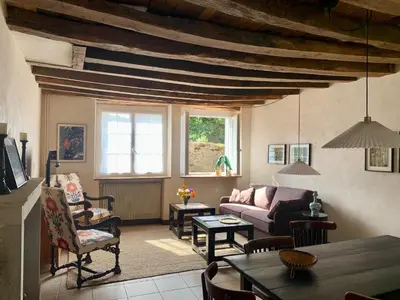 Coin salon dans l'établissement Maison au calme en Bourgogne - Jardin, Tennis & Vélo