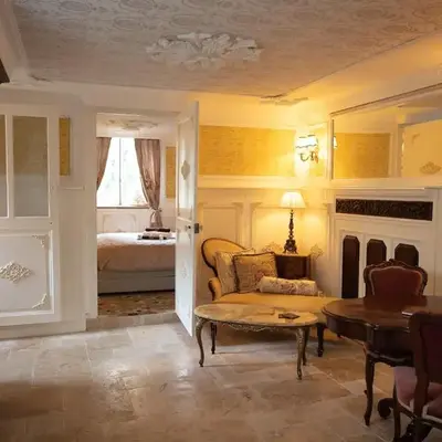 Au Petit Chateau les Bains a Thermen Morvan