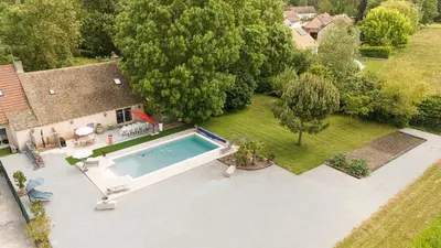 Piscine de l'établissement Le Clos des Perouzes ou située à proximité