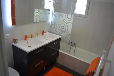 Salle de bains dans l'établissement Gîte La Cabotte Rullyotine