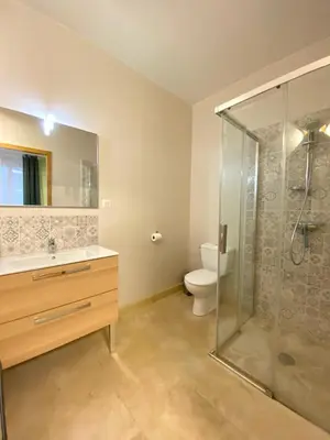 Salle de bains dans l'établissement L échappée semuroise de Léane