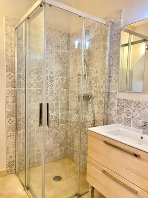 Salle de bains dans l'établissement L échappée semuroise de Léane