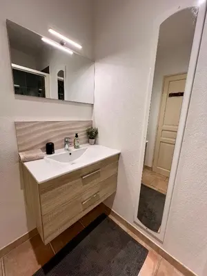 Salle de bains dans l'établissement La Ferme de la Bergerie