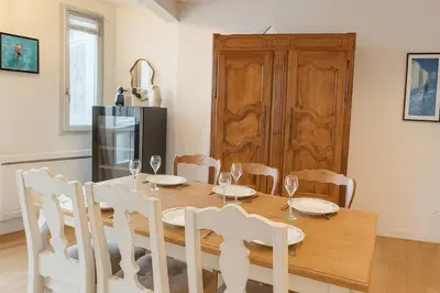Cuisine ou kitchenette dans l'établissement L'ancienne Trésorie Mâconnaise Parking - 6 people