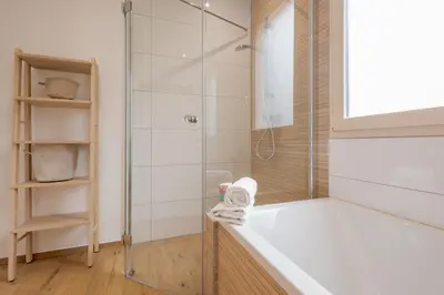 Salle de bains dans l'établissement Villa au coeur de Mézériat