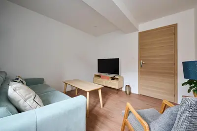 Télévision ou salle de divertissement dans l'établissement Les tuiles bourguignonnes