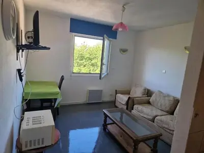 Coin salon dans l'établissement Studio confortable avec vue sur la ville à Dole, 25 m²