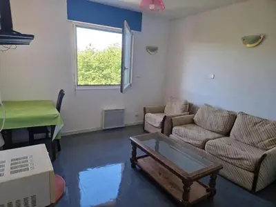 Coin salon dans l'établissement Studio confortable avec vue sur la ville à Dole, 25 m²