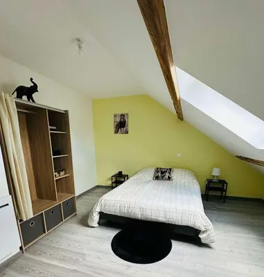 Un ou plusieurs lits dans un hébergement de l'établissement Grand logement lumineux Morvan Lac Settons