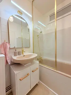 Salle de bains dans l'établissement Amiral des Ducs