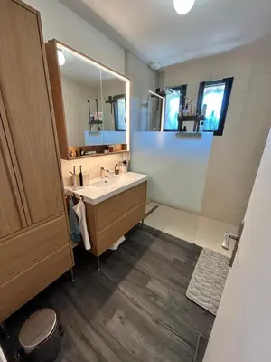 Salle de bains dans l'établissement Chambre au calme parc de la colombière