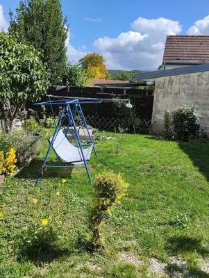 Aire de jeux pour enfants de l'établissement Les 4c-calm-central-close to Prenois circuit