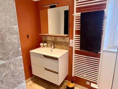 Salle de bains dans l'établissement La Maisonnette de Chevannes
