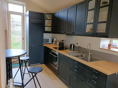 Cuisine ou kitchenette dans l'établissement Maison de vacances à la campagne
