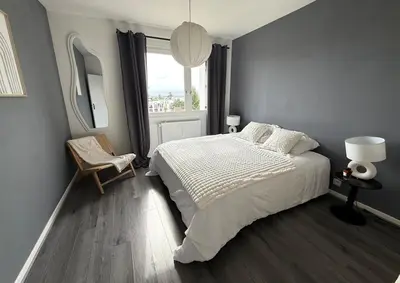 Un ou plusieurs lits dans un hébergement de l'établissement Spacieux appartement - 5min du centre ville
