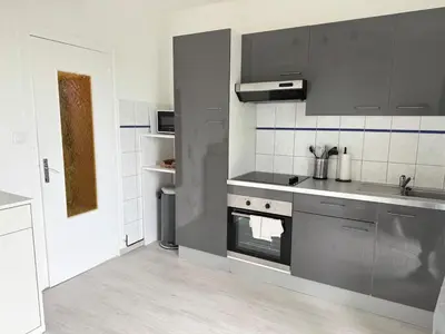 Cuisine ou kitchenette dans l'établissement Spacieux appartement - 5min du centre ville