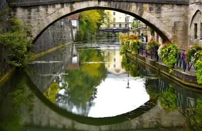 Jardin de l'établissement La Vernoisienne dans le Jura