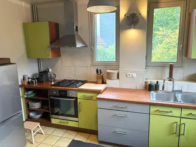 Cuisine ou kitchenette dans l'établissement Chez Ludo - Dijon - Maison & jardin proche tramway et centre ville