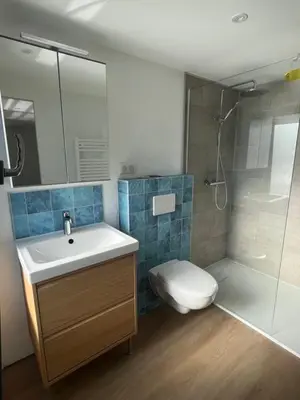 Salle de bains dans l'établissement Studio - Doubs Jura