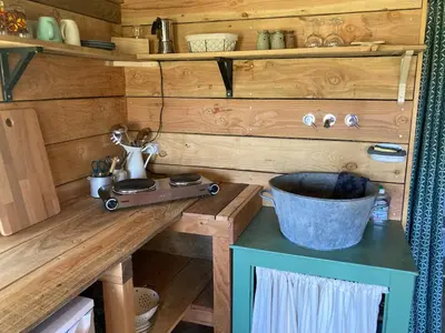 Cuisine ou kitchenette dans l'établissement Cabane Au bois du Haut Folin