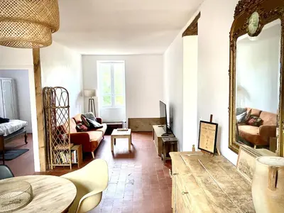 Coin salon dans l'établissement Sunny 3BR Apt