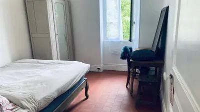 Un ou plusieurs lits dans un hébergement de l'établissement Sunny 3BR Apt