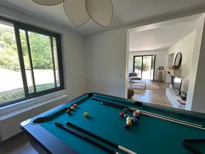 Billard dans l'établissement Les Vignes Rouges