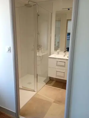 Salle de bains dans l'établissement Le Nid Charolais
