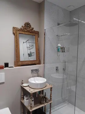 Salle de bains dans l'établissement Suite confortable plein cœur du village