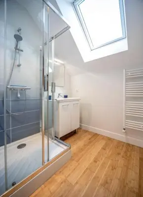 Salle de bains dans l'établissement Les Grandes Vagastines