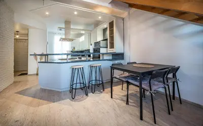 Cuisine ou kitchenette dans l'établissement Duplex - centre-ville
