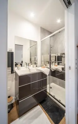 Salle de bains dans l'établissement Le Manon 2