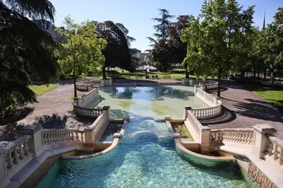 Piscine de l'établissement Le Gary cosy, studio climatisé, Dijon centre ou située à proximité