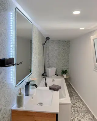 Salle de bains dans l'établissement Elégant et Calme au cœur du Centre-ville