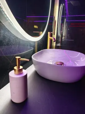 Salle de bains dans l'établissement Secret 673 Love Room et Spa