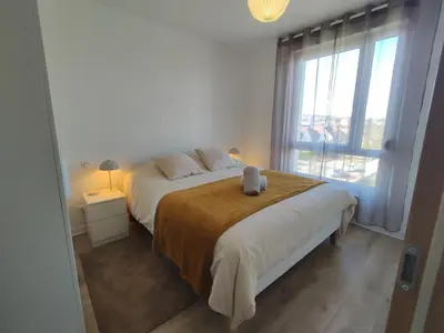 Un ou plusieurs lits dans un hébergement de l'établissement Duplex moderne, chaleureux au calme à Toison d'or