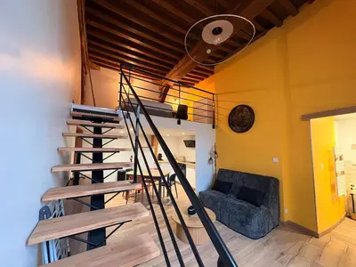 Coin salon dans l'établissement La Diligence - Logement climatisé au coeur de Dijon