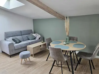Coin salon dans l'établissement Mon pinot bord de l'eau