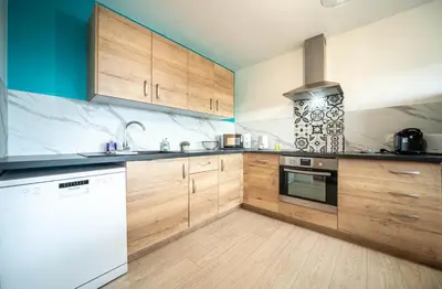 Cuisine ou kitchenette dans l'établissement Le Colisée