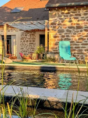 Piscine de l'établissement Cottage With Natural Pool In Burgundy ou située à proximité