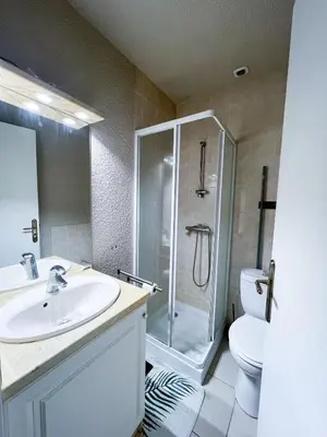 Salle de bains dans l'établissement le 2 - Château - Ville