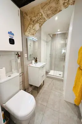 Salle de bains dans l'établissement Le Contemporain - Macon Hyper Centre - Proche Gare