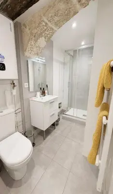 Salle de bains dans l'établissement Le Contemporain - Macon Hyper Centre - Proche Gare